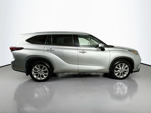 Used 2023 Toyota Highlander Limited AWD/4WD image 7