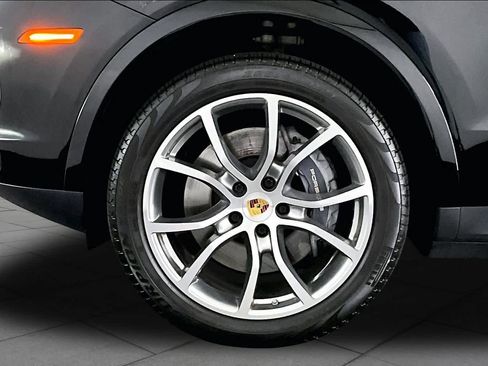 Used 2021 Porsche Cayenne AWD/4WD image 11