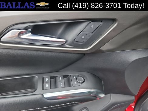 Used 2024 Chevrolet Traverse LT w/ Trailering Package AWD/4WD image 11