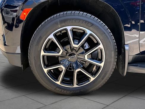 Used 2021 Chevrolet Suburban RST w/ Luxury Package AWD/4WD image 10