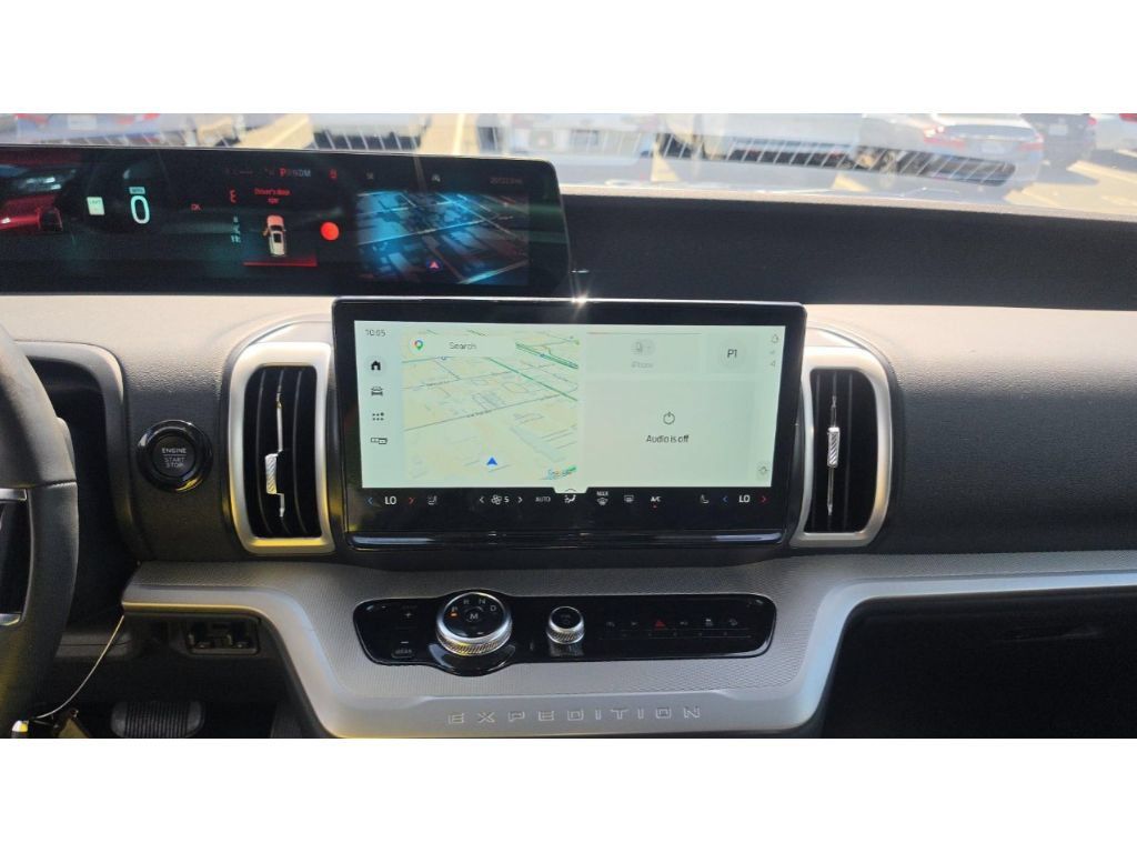 Used 2025 Ford Expedition Active AWD/4WD image 11