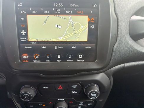 Used 2023 Jeep Renegade Latitude AWD/4WD image 4