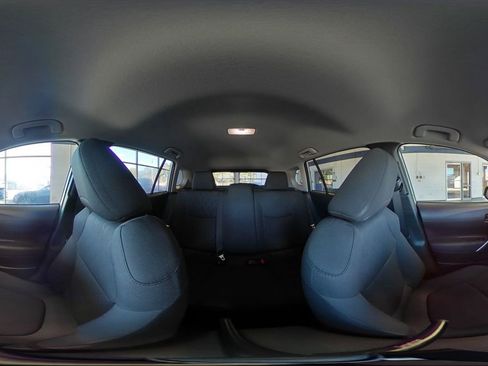 Used 2025 Toyota Corolla Cross LE image 41