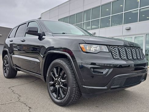 Used 2019 Jeep Grand Cherokee Altitude image 30