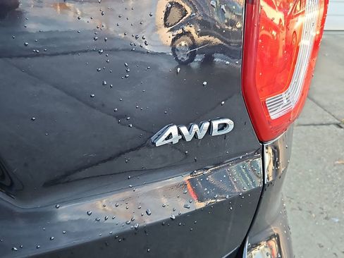 Used 2019 Ford Explorer 4WD w/ Class III Trailer Tow Package image 27