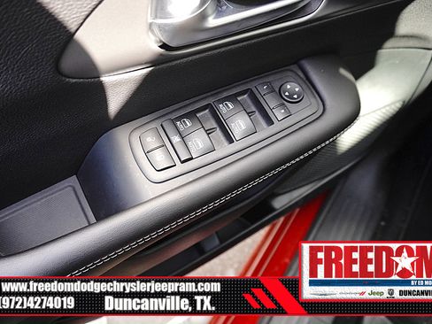 New 2027 Chrysler Pacifica Select FWD image 38
