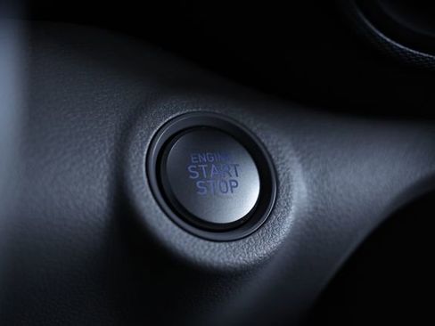 Used 2025 Hyundai Venue SEL FWD image 36