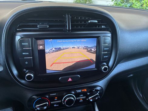 Used 2025 Kia Soul LX w/ LX Technology Package image 24