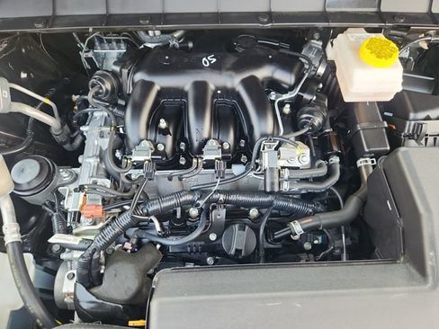 Certified 2024 Nissan Pathfinder SV AWD/4WD image 16