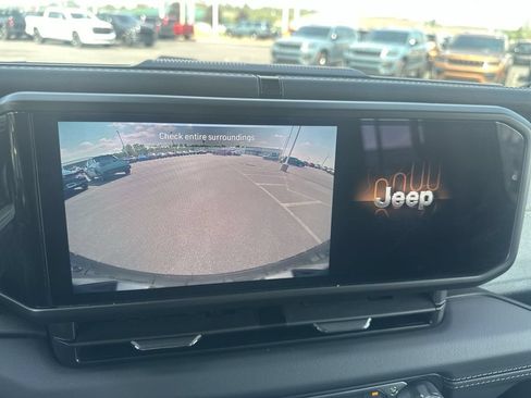 Used 2026 Jeep Wrangler Unlimited Sahara AWD/4WD image 24