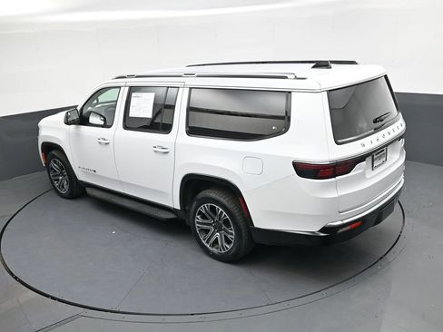 Used 2024 Jeep Wagoneer L Series II w/ Flexible Seating Group image 28