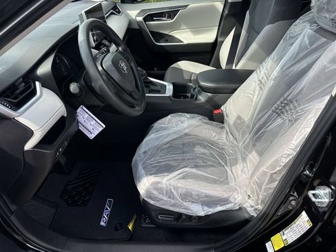 Used 2025 Toyota RAV4 XLE image 16