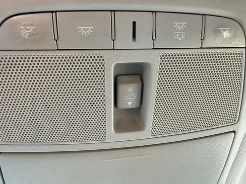 Used 2016 Nissan Pathfinder Platinum FWD image 3