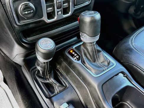 Used 2023 Jeep Wrangler Unlimited Sahara AWD/4WD image 18