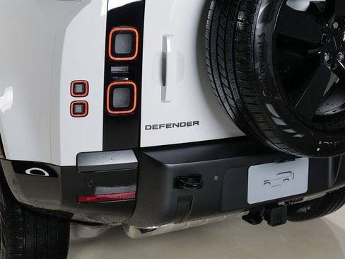 New 2026 Land Rover Defender 110 X-Dynamic SE image 30