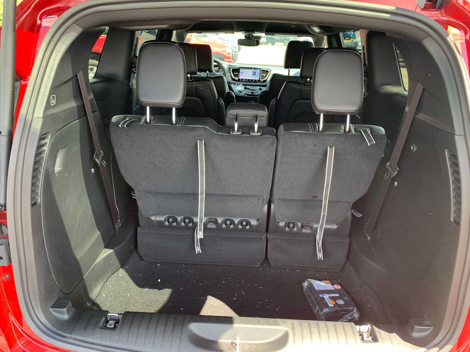 New 2027 Chrysler Pacifica Select FWD image 21