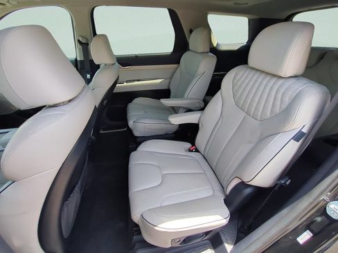 Certified 2024 Hyundai Palisade Limited FWD image 10