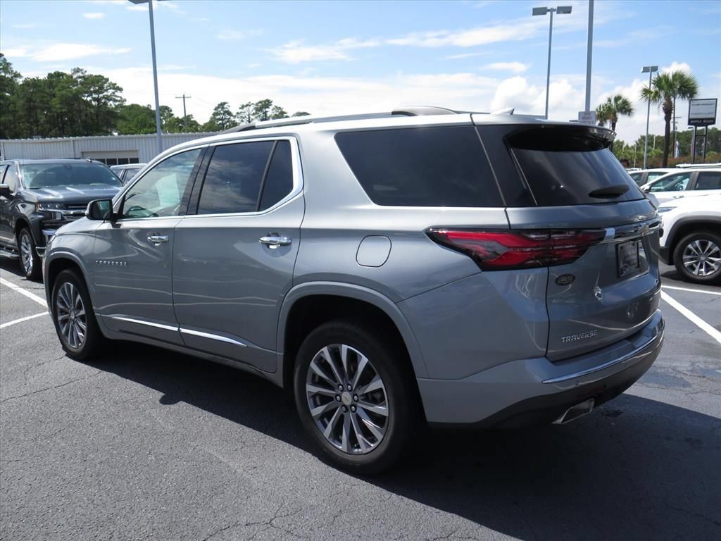 Used 2023 Chevrolet Traverse Premier FWD image 5