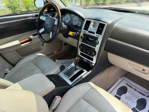 Used 2006 Chrysler 300 C RWD image 7