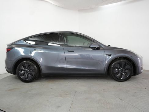 Used 2021 Tesla Model Y Long Range AWD/4WD image 5
