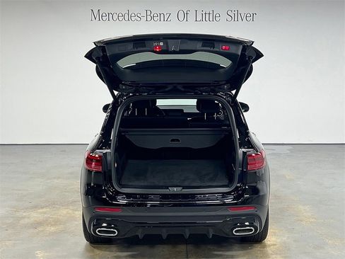 Used 2025 Mercedes-Benz GLB 250 4MATIC image 5