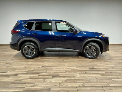 Used 2025 Nissan Rogue SV AWD/4WD image 21