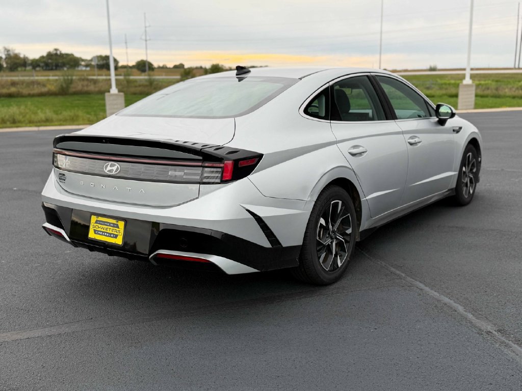 Used 2025 Hyundai Sonata SEL FWD image 7