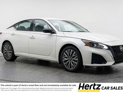 Used 2025 Nissan Altima 2.5 SV FWD image 1