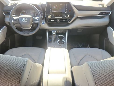 Used 2023 Toyota Highlander LE image 13