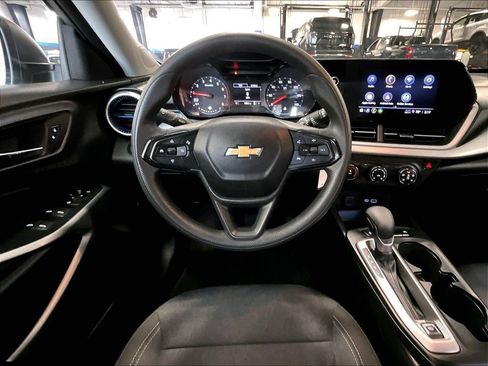 Used 2024 Chevrolet Trax LS FWD image 18