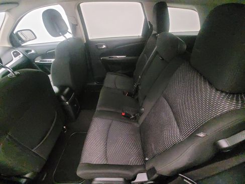 Used 2019 Dodge Journey SE image 18