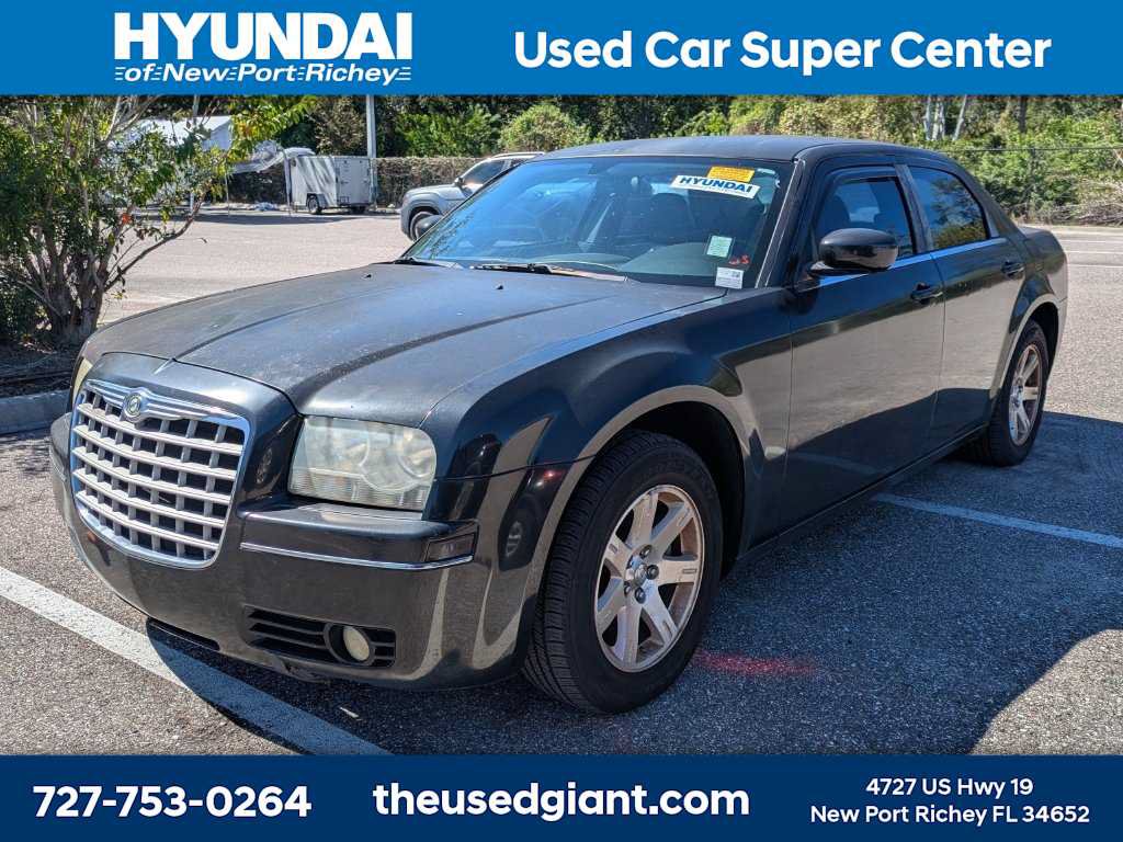 Used 2006 Chrysler 300 Touring RWD image 1