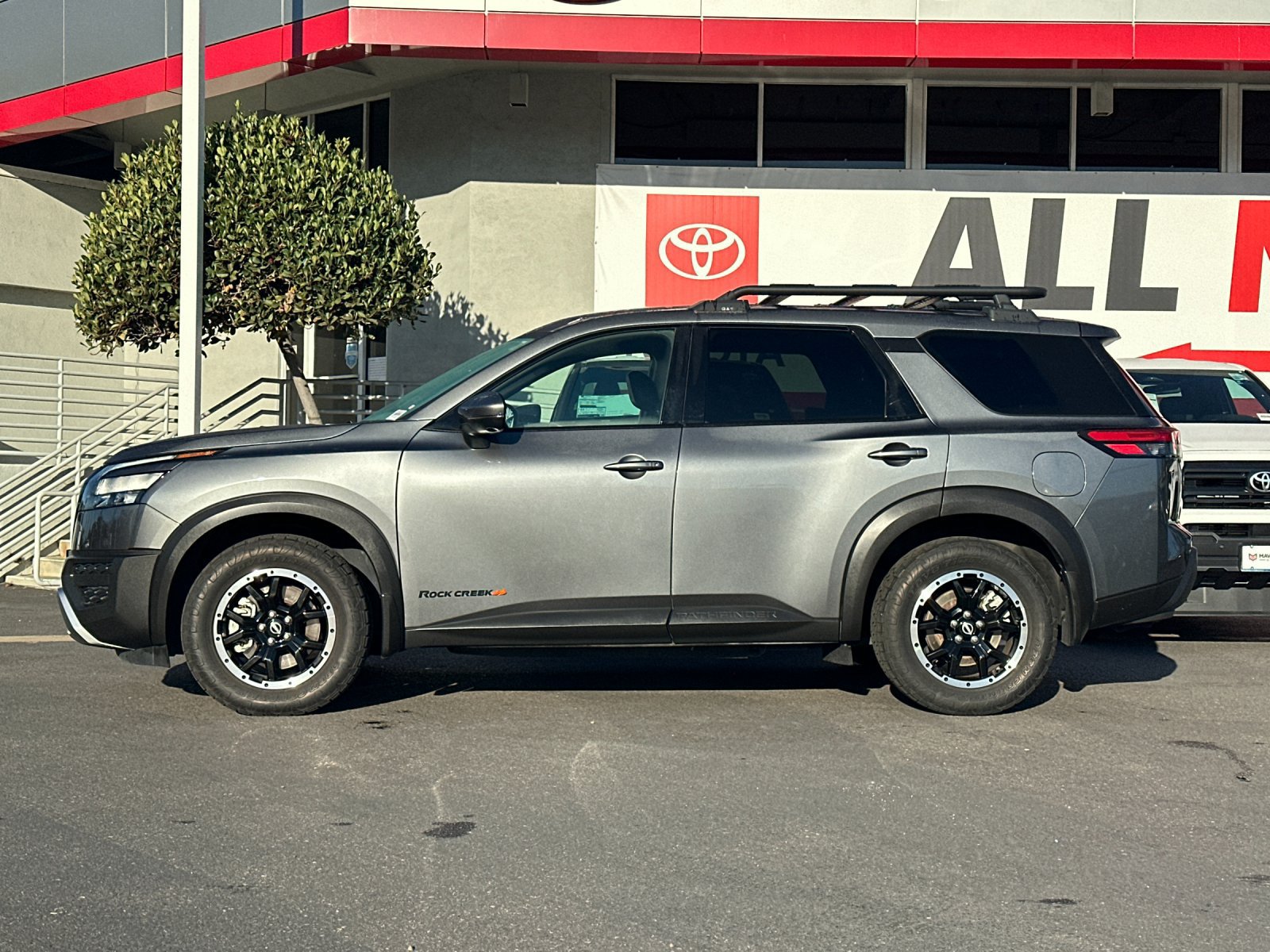Used 2024 Nissan Pathfinder Rock Creek AWD/4WD image 2