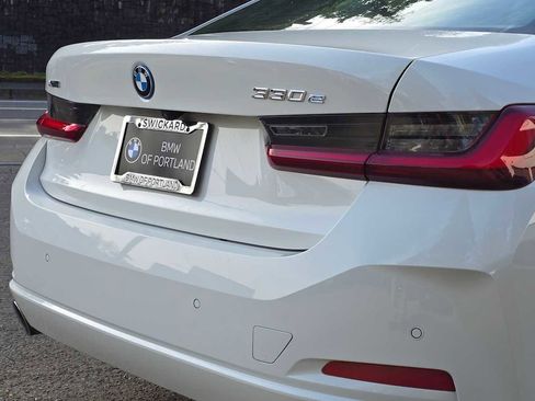 Used 2023 BMW 330e xDrive w/ Driving Assistance Package image 15