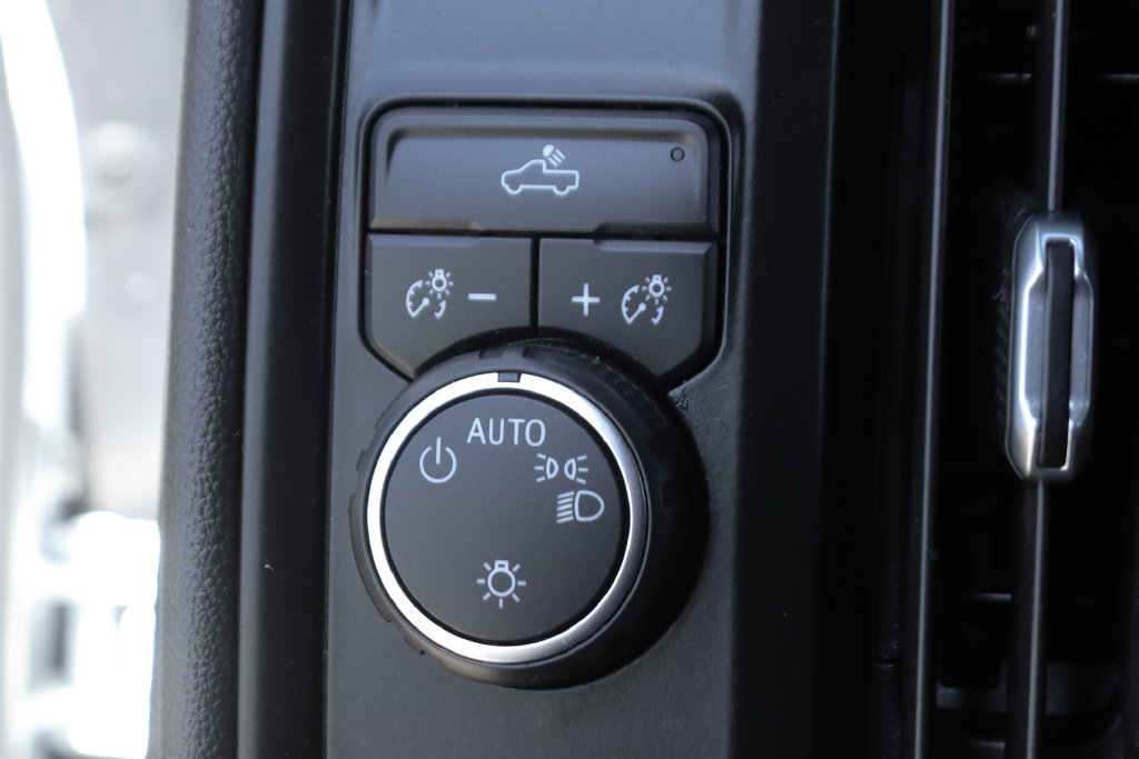 Used 2021 Chevrolet Silverado 1500 Custom RWD image 18