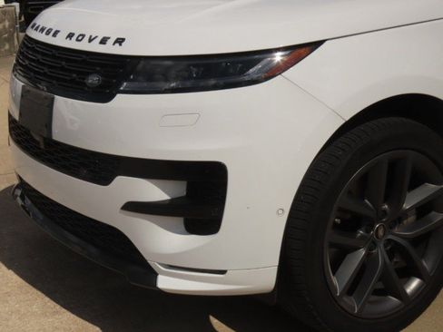 Used 2025 Land Rover Range Rover Sport Dynamic SE AWD/4WD image 3