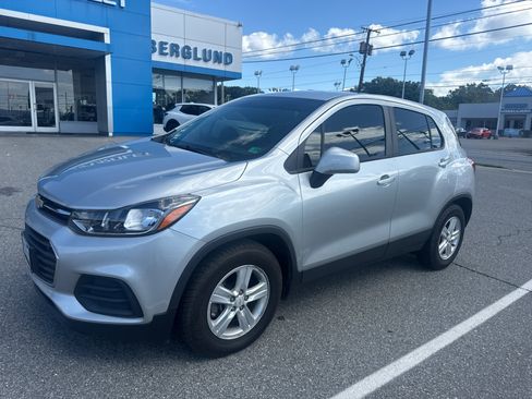 Used 2020 Chevrolet Trax LS w/ Tint and Cruise Package FWD image 1