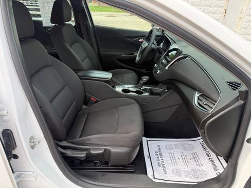 Used 2021 Chevrolet Malibu LT FWD image 17