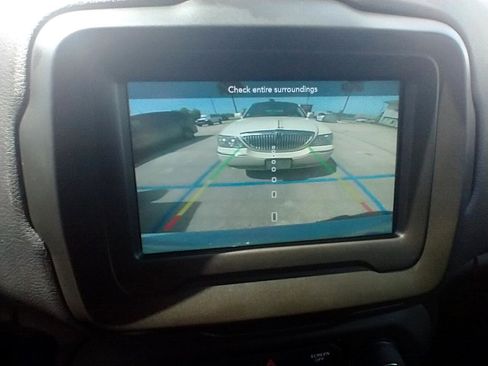 Used 2020 Jeep Renegade Latitude w/ Cold Weather Group image 25