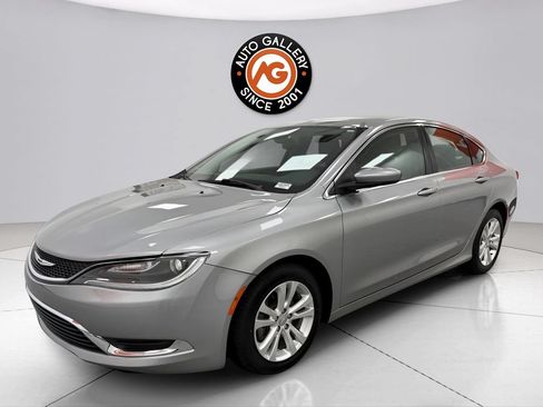 Used 2017 Chrysler 200 Limited Platinum FWD image 7