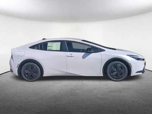 New 2027 Toyota Prius Plug-In Hybrid FWD image 14