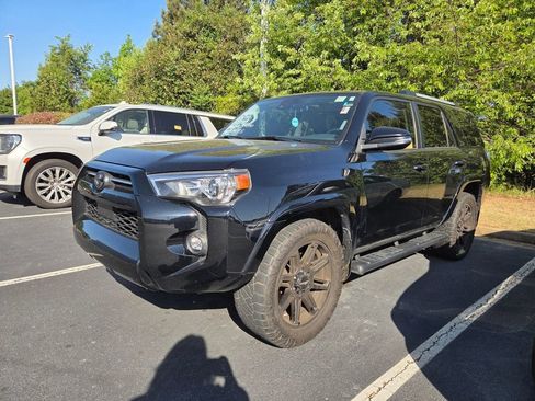 Used 2022 Toyota 4Runner SR5 Premium w/ Moonroof Package image 3