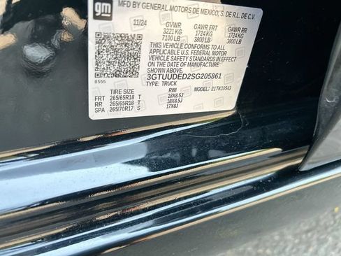Used 2025 GMC Sierra 1500 SLT AWD/4WD image 33