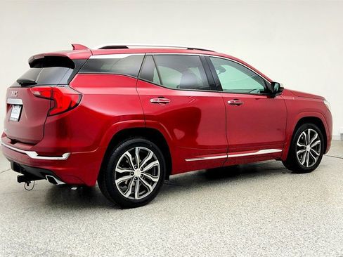 Used 2020 GMC Terrain Denali w/ Denali Premium Package FWD image 7