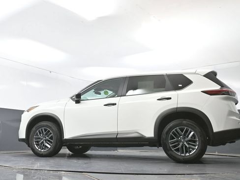 Used 2024 Nissan Rogue S FWD image 52