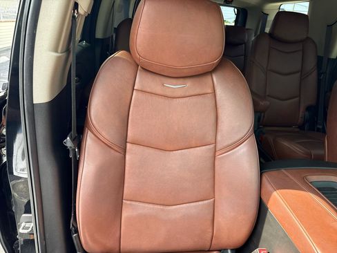 Used 2018 Cadillac Escalade Premium Luxury AWD/4WD image 10
