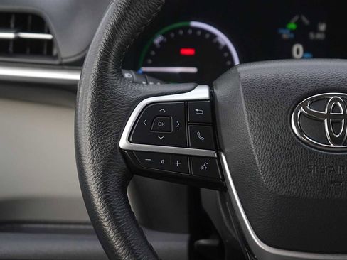 Used 2023 Toyota Sienna XLE image 17