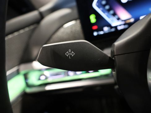 Used 2023 BMW 760i xDrive w/ Executive Package image 24