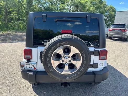 Used 2017 Jeep Wrangler Unlimited Sahara w/ Dual Top Group AWD/4WD image 10