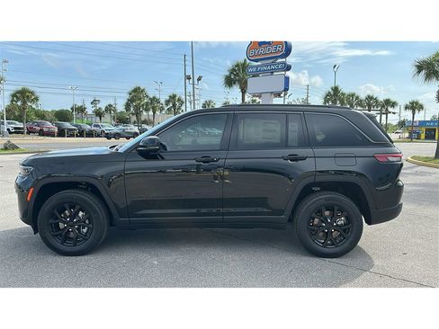 New 2026 Jeep Grand Cherokee Altitude RWD image 3